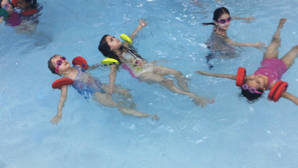 beneficios de la natación en niños y adolescentes